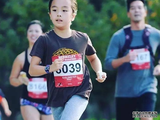 儿童健身好不好 12岁女孩Elle沉迷健身 儿童健身好不好 12岁女孩Elle沉迷健身