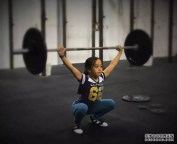 儿童健身好不好 12岁女孩Elle沉迷健身 儿童健身好不好 12岁女孩Elle沉迷健身