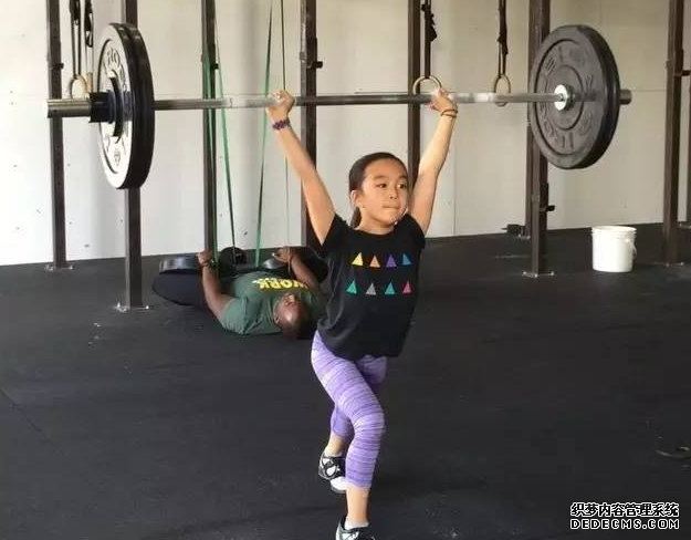 儿童健身好不好 12岁女孩Elle沉迷健身 儿童健身好不好 12岁女孩Elle沉迷健身