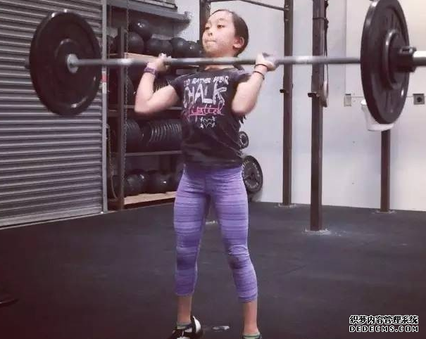 儿童健身好不好 12岁女孩Elle沉迷健身 儿童健身好不好 12岁女孩Elle沉迷健身