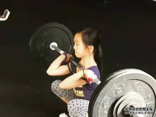 儿童健身好不好 12岁女孩Elle沉迷健身 儿童健身好不好 12岁女孩Elle沉迷健身