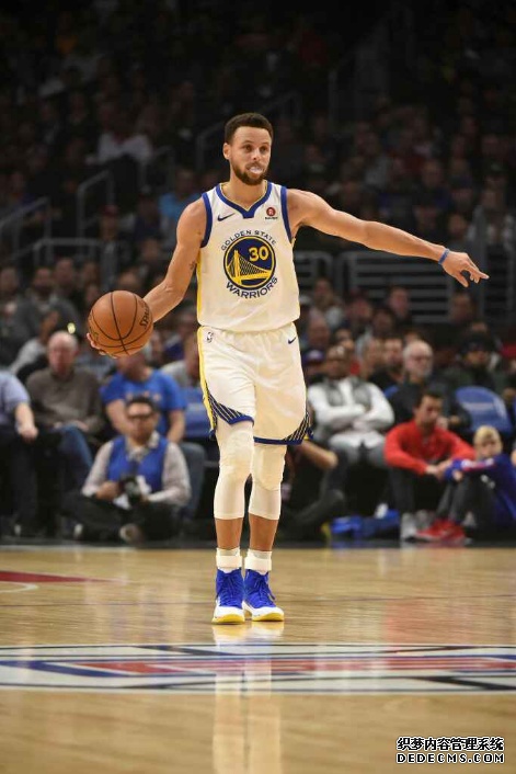 库里伤愈归来再次发威 库里三节打卡40+分联盟第一 库里伤愈归来再次发威 库里三节打卡40+分联盟第一